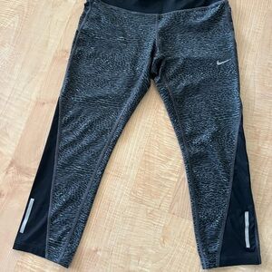 Nike Black and Gray Patterned Leggings